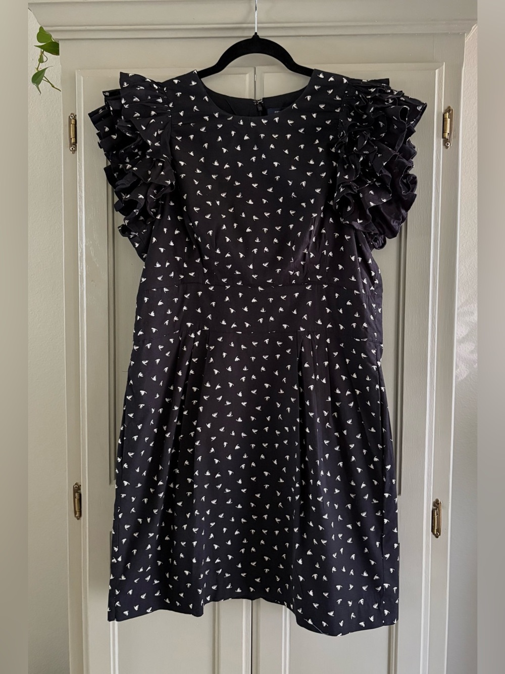 French Connection Wendy Feather Print Ruffled‎ Sheath Dress w/ Front Pleats | 12